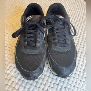 Nike Sneaker Black & White Women Air Max 2019